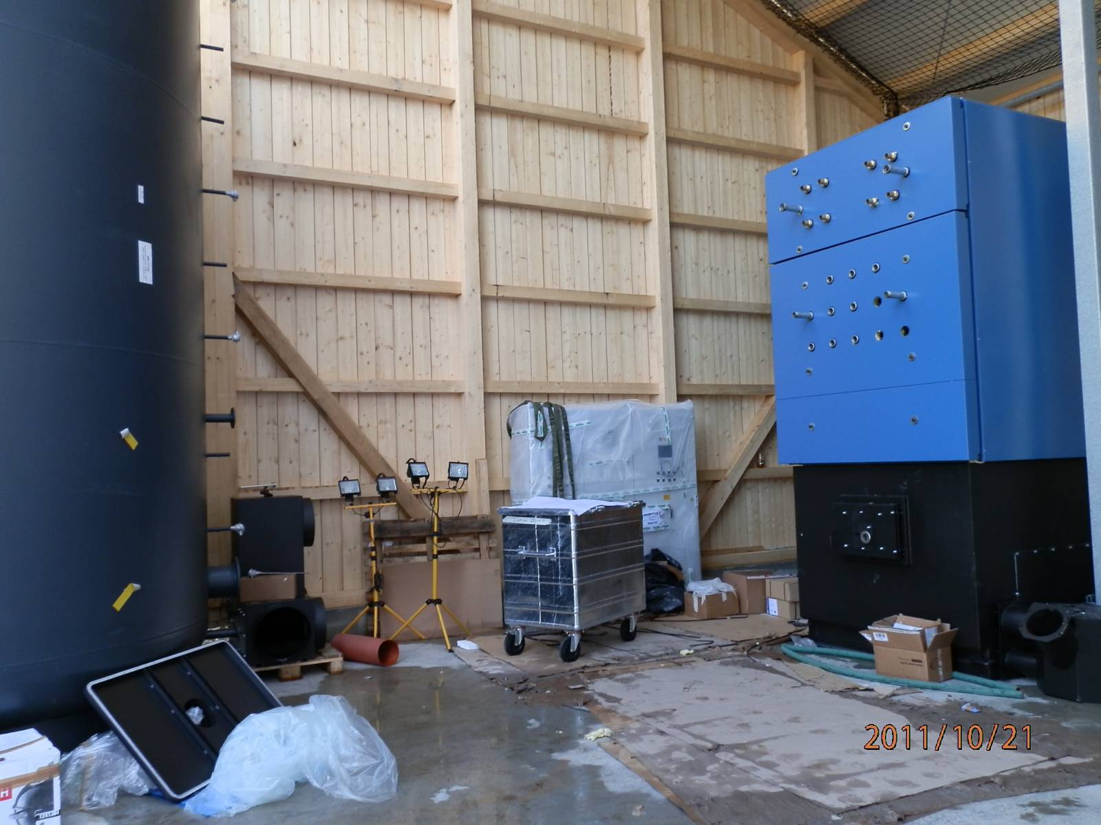 Montage des Kessels der Hackschnitzelanlage