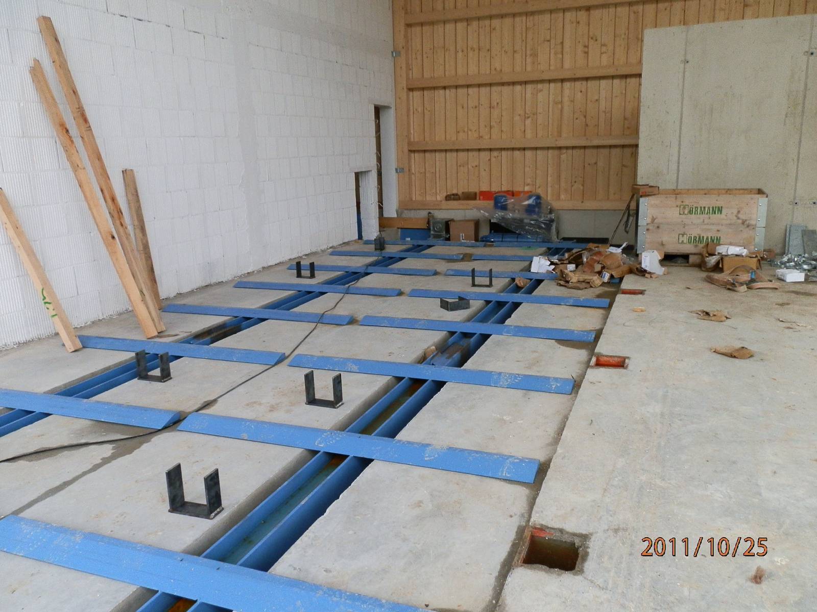 Arbeiten im Maschinenraum der Hackschnitzelanlage